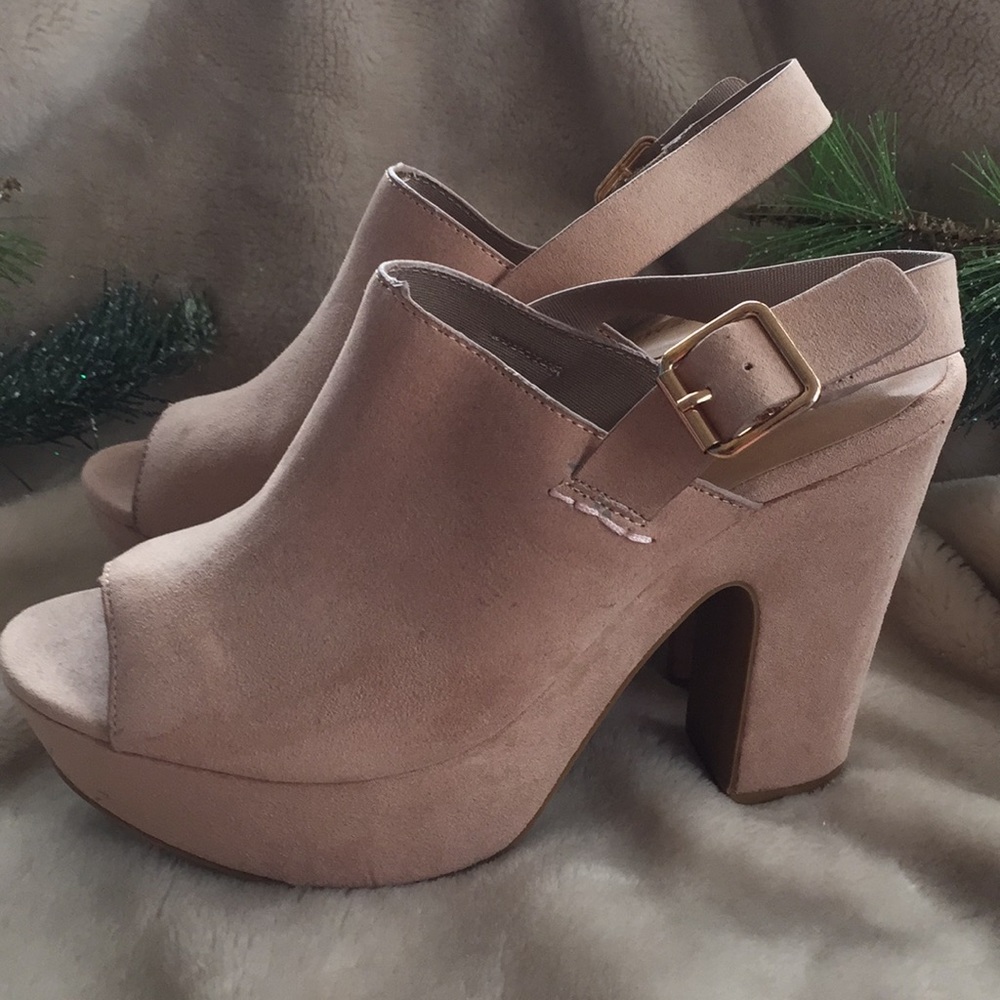 Nude Platforms ๐
๐ผ - Picture 3 of 6